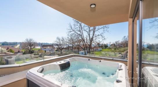 Quercus Village Penthouse 11 with jacuzzi 2