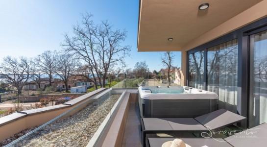 Quercus Village Penthouse 11 with jacuzzi 6